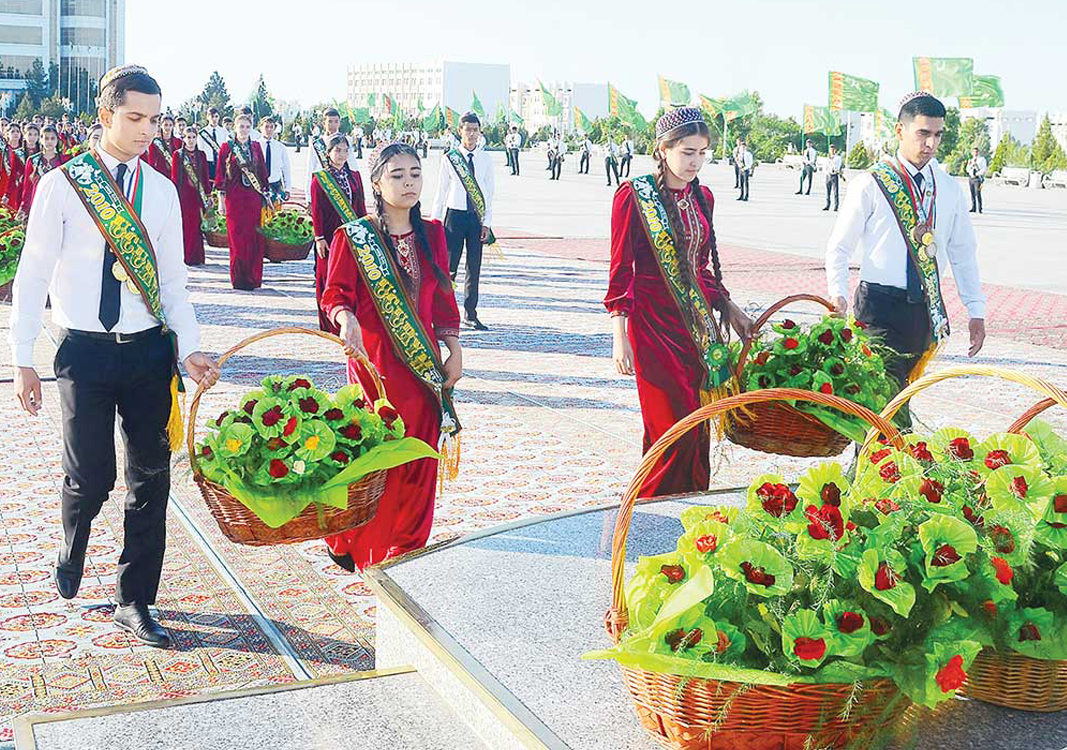 Türkmenistanda «Soňky jaň» dabaralary geçirildi